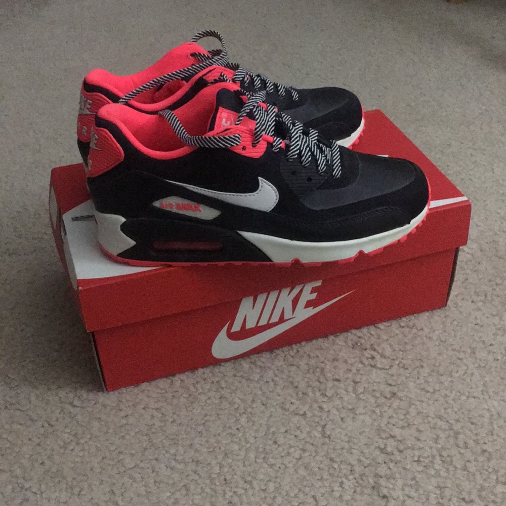 Nike Air Max 90. Size 6Y